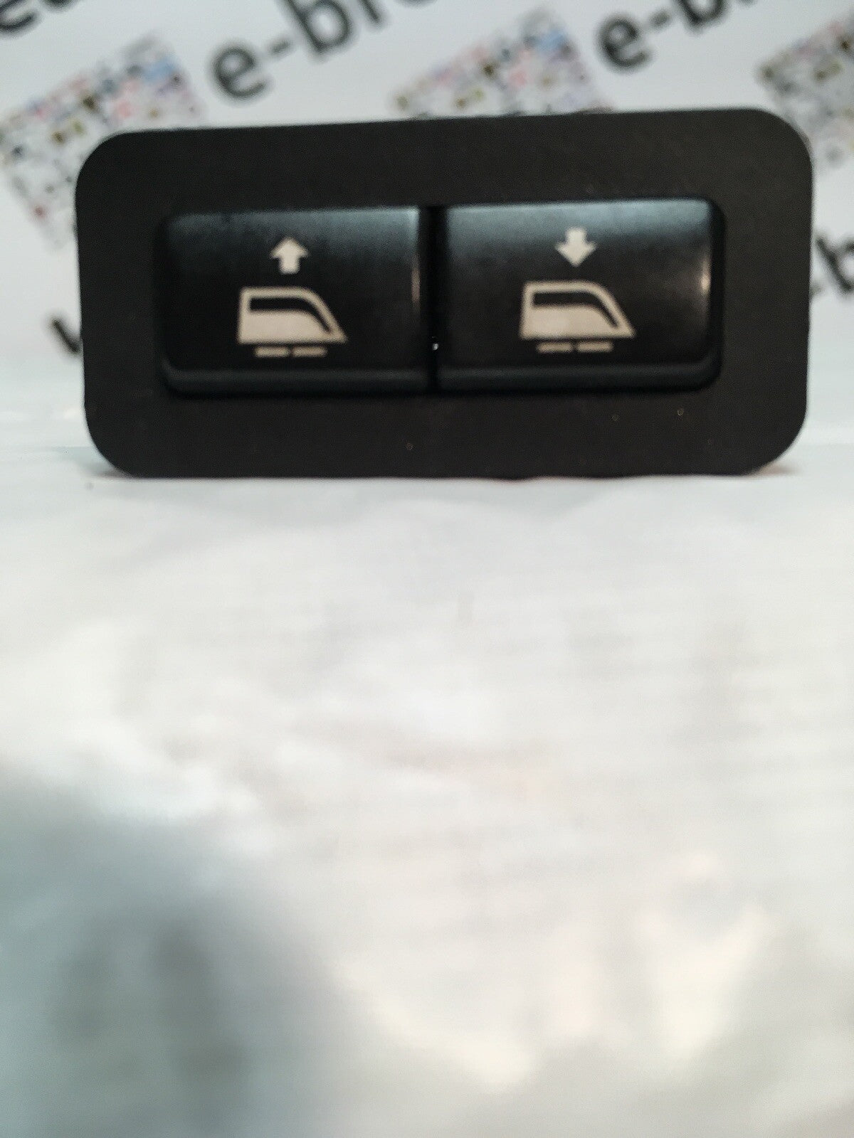 Convertible Rear Electric Window Switch 6928740 From Mini R52 01-060