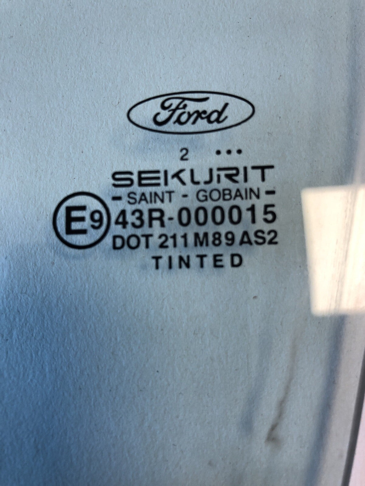 Ford Focus Mk1  Left Side Front Door Window Glass1