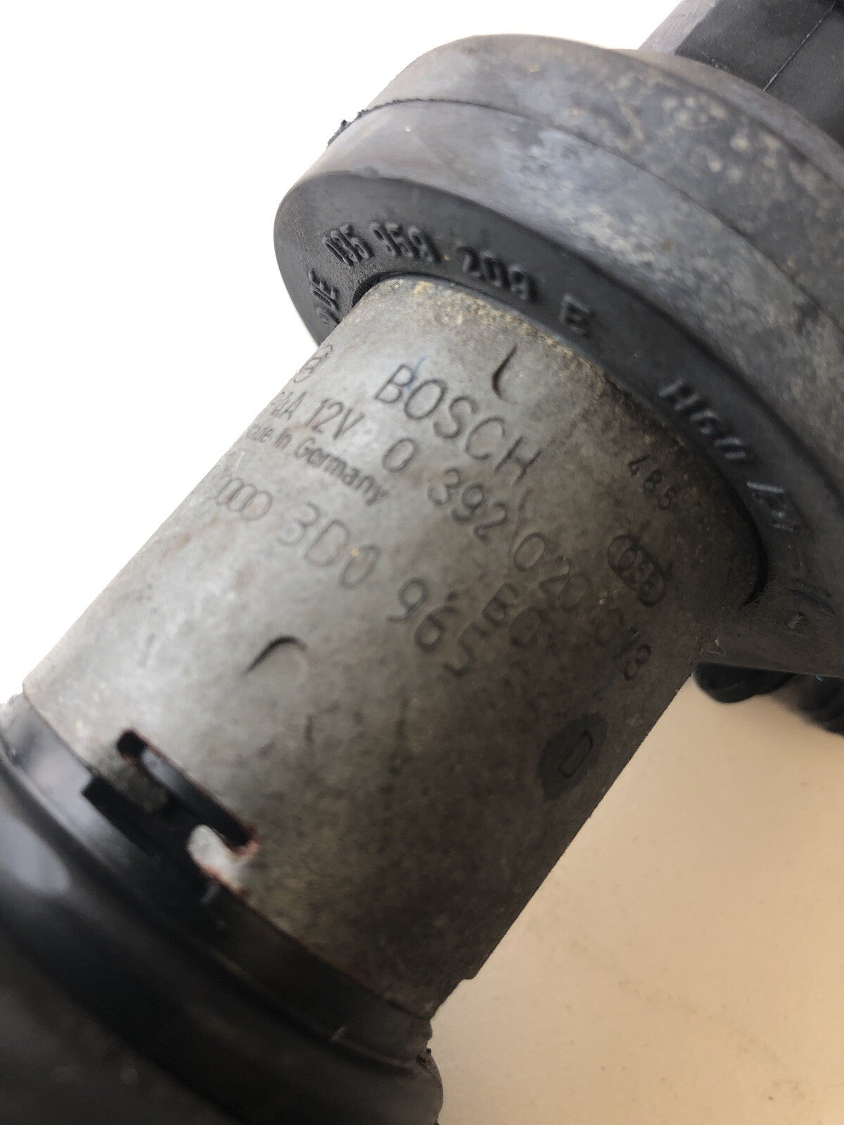 Auxiliary Water Pump 3D0965561D From a Porsche 955 Cayenne 01-062