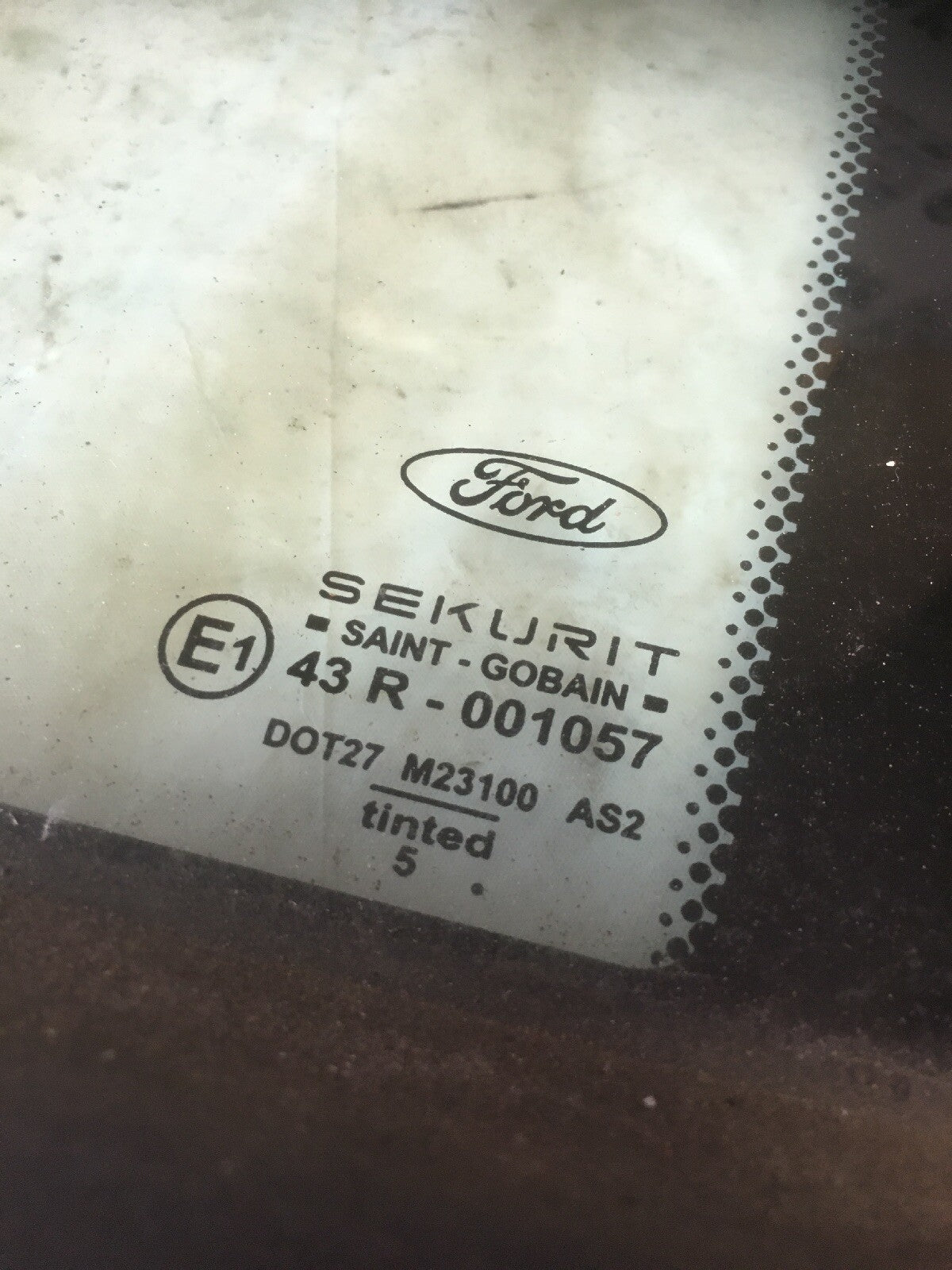 Quarter Light Window Glass Rear Left  Side From a Ford Mondeo MK3 20051