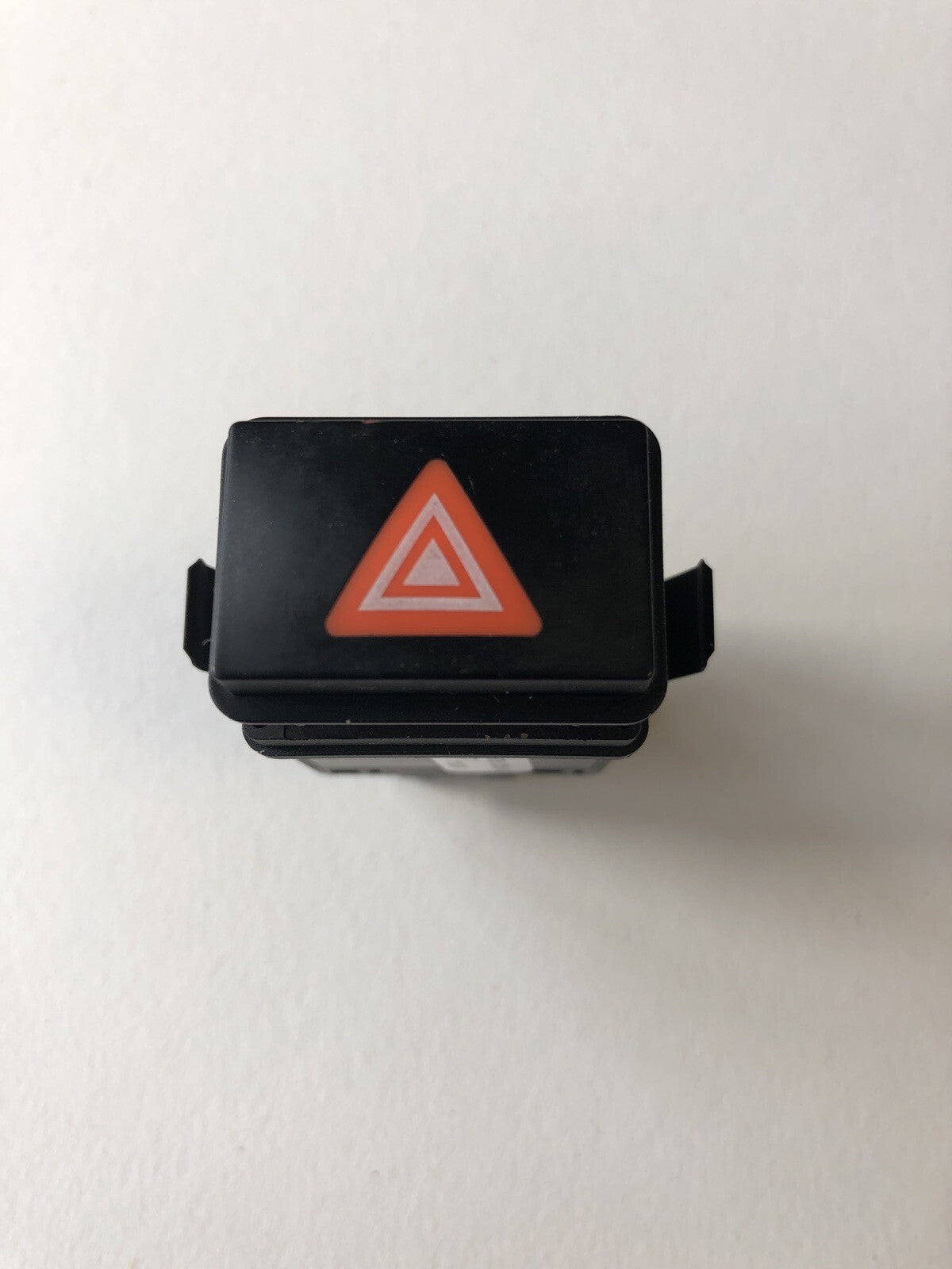 Hazard Warning Light Switch 7L5953235A from a Porsche 955 Cayenne 01-061
