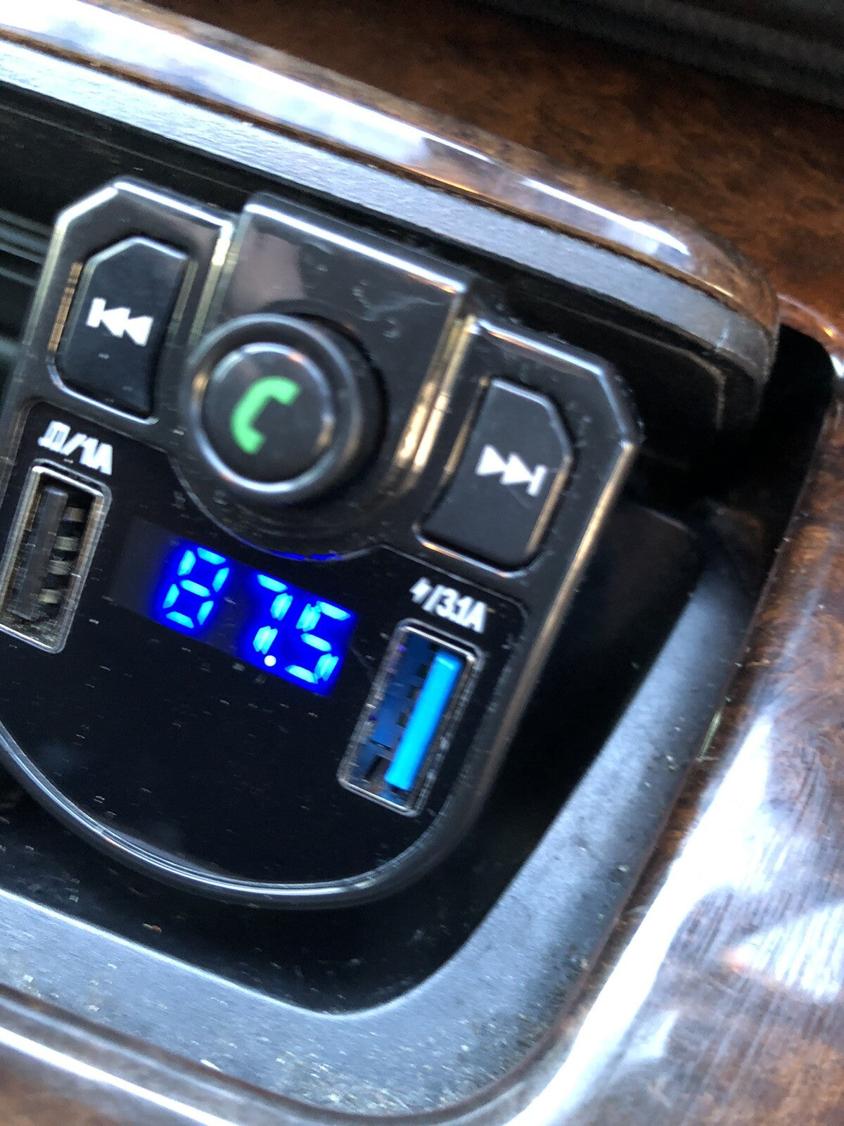 Bluetooth Hands-Free Car Kit with Dual USB Charger, FM Transmitter & MP3 Player8