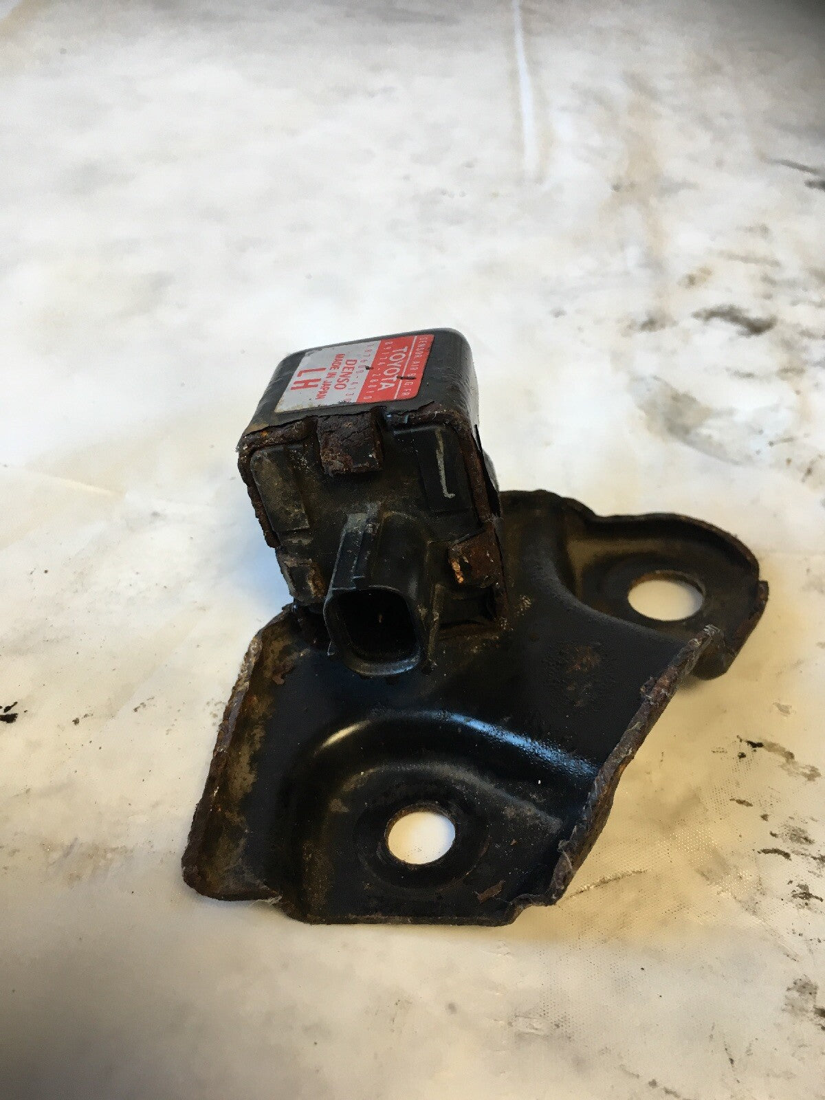 Front Left Hand Air Bag Impact Sensor from Toyota Previa 2002 - 05 Gen 21