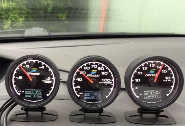 Turbo Boost & Vacuum Gauge  Complete Kit With Hardware – 7 Colour Illumination Digital Monitor 60mm