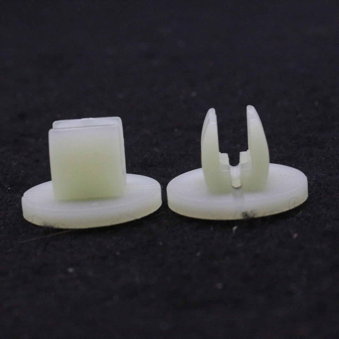 Ford Screw Grommet - Bodywork Trim & Bumper Fixing Insert