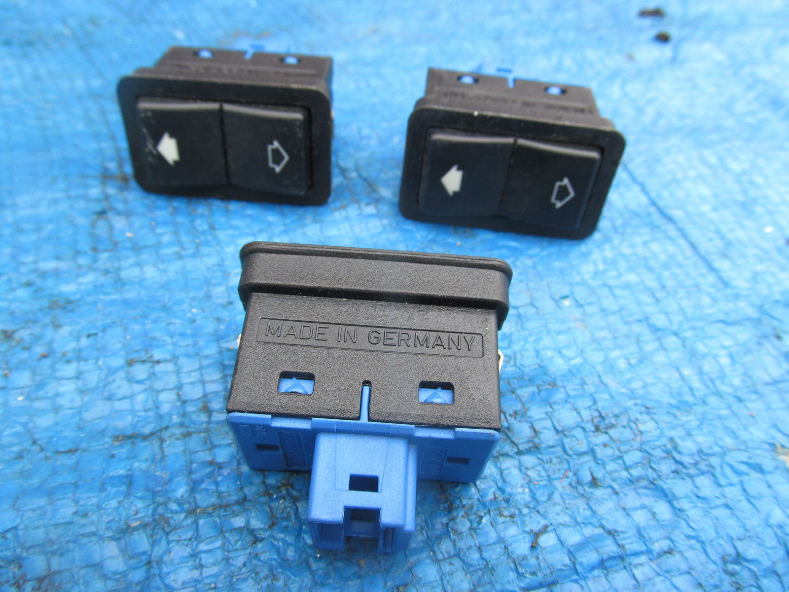 8368932 ELECTRIC WINDOW SWITCH BUTTON from E39 BMW 523i SE 1997 e380