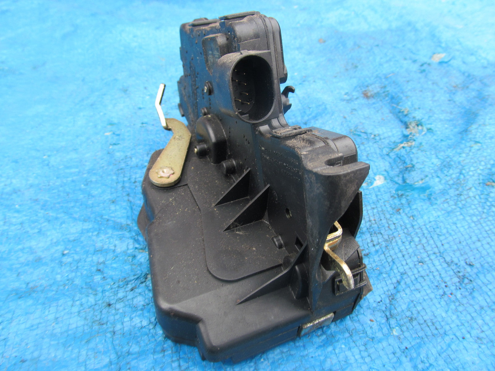 DOOR LOCK LATCH O/S DRIVER REAR from E46 BMW 328i SE SALOON1