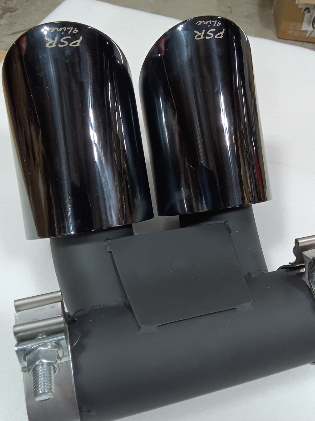 PSR9Line black Porsche Boxster Cayman twin exhaust tips detail view 1169